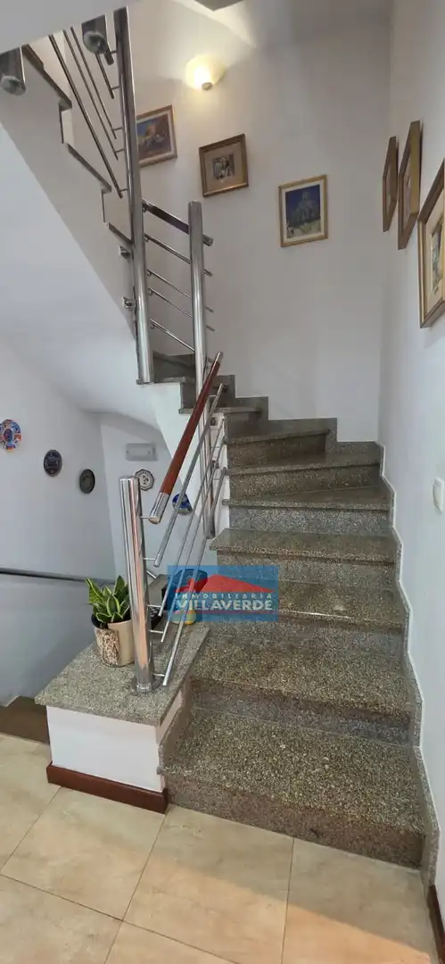 Casa adosada en venta en Cangas  con Calefacción, Terraza y Trastero