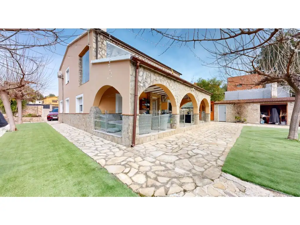 Vista exterior de Casa o xalet en venda en Vilafamés amb Terrassa, Piscina i Balcó