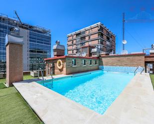 Swimming pool of Flat to rent in  Madrid Capital  with Air Conditioner, Heating and Parquet flooring