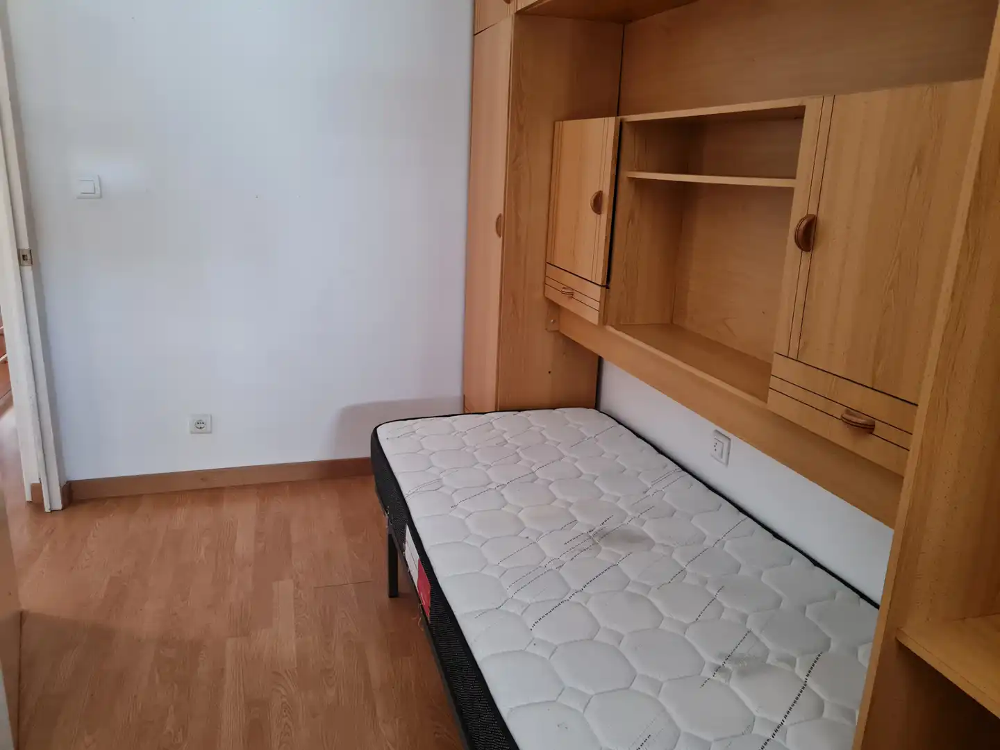 Dormitori de Pis de lloguer en Girona amb Aire condicionat, Calefacció i Parquet