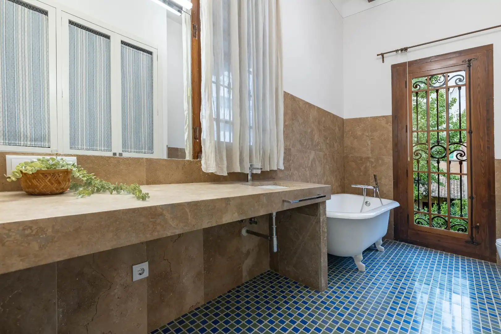 Bathroom of Houses for sale in Xàtiva  with Air Conditioner, Private garden and Terrace
