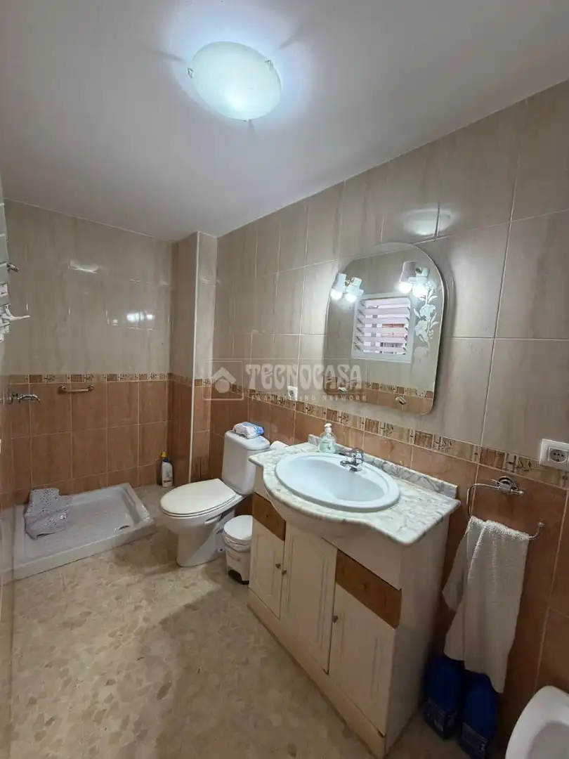 Bathroom of Houses for sale in Sevilla  with Terrace and Balcony