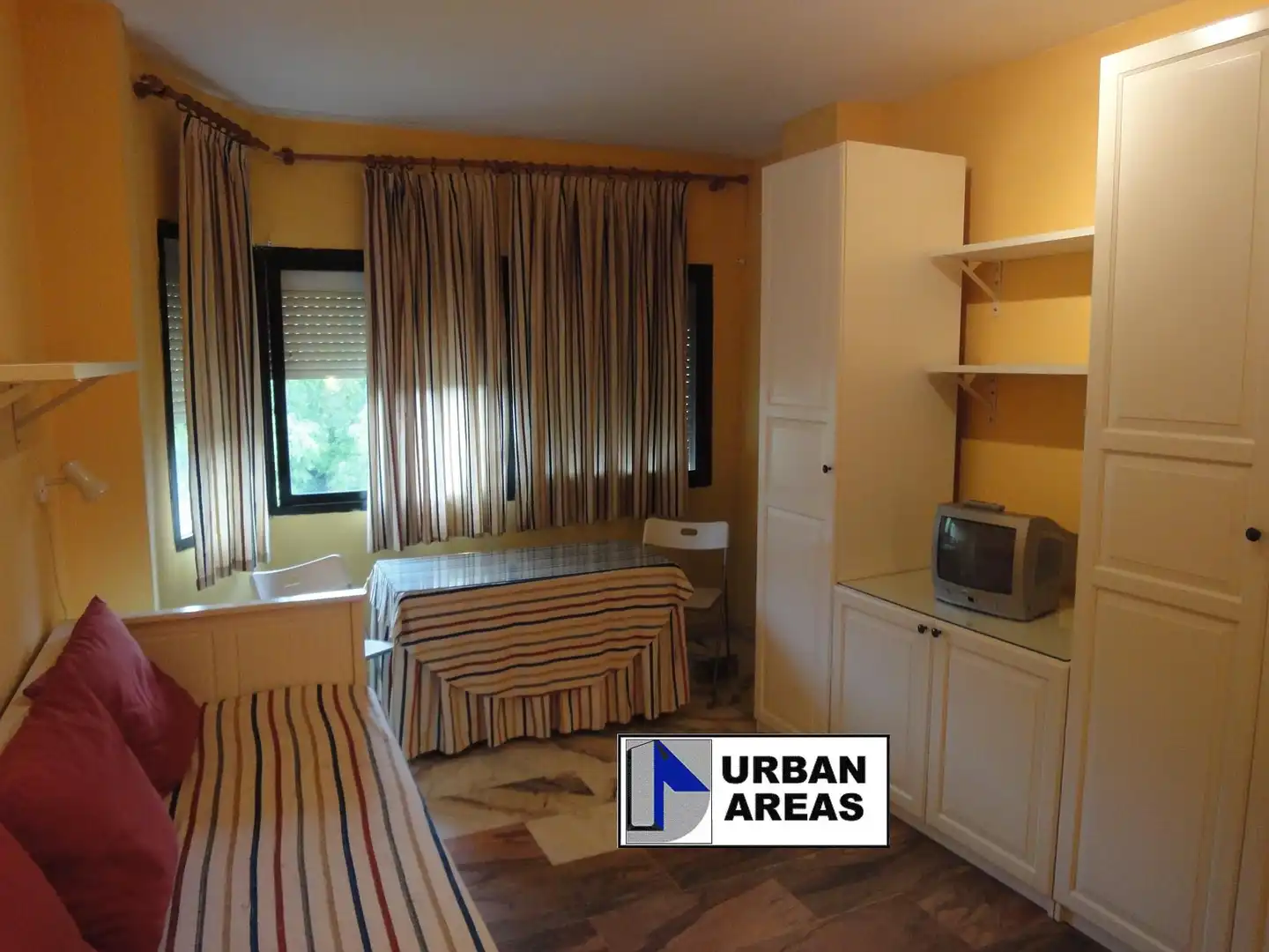 Habitación de Estudio de alquiler en Sevilla con Aire acondicionado, Calefacción y Amueblado