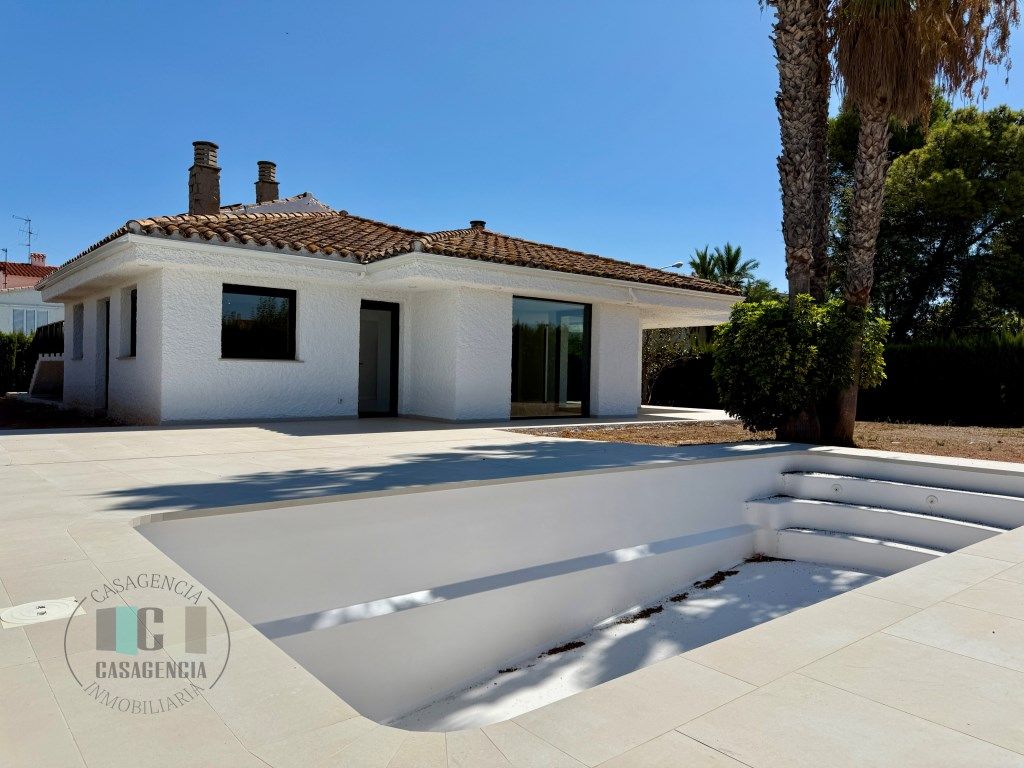 Exterior view of House or chalet for sale in Benicasim / Benicàssim  with Air Conditioner, Private garden and Terrace