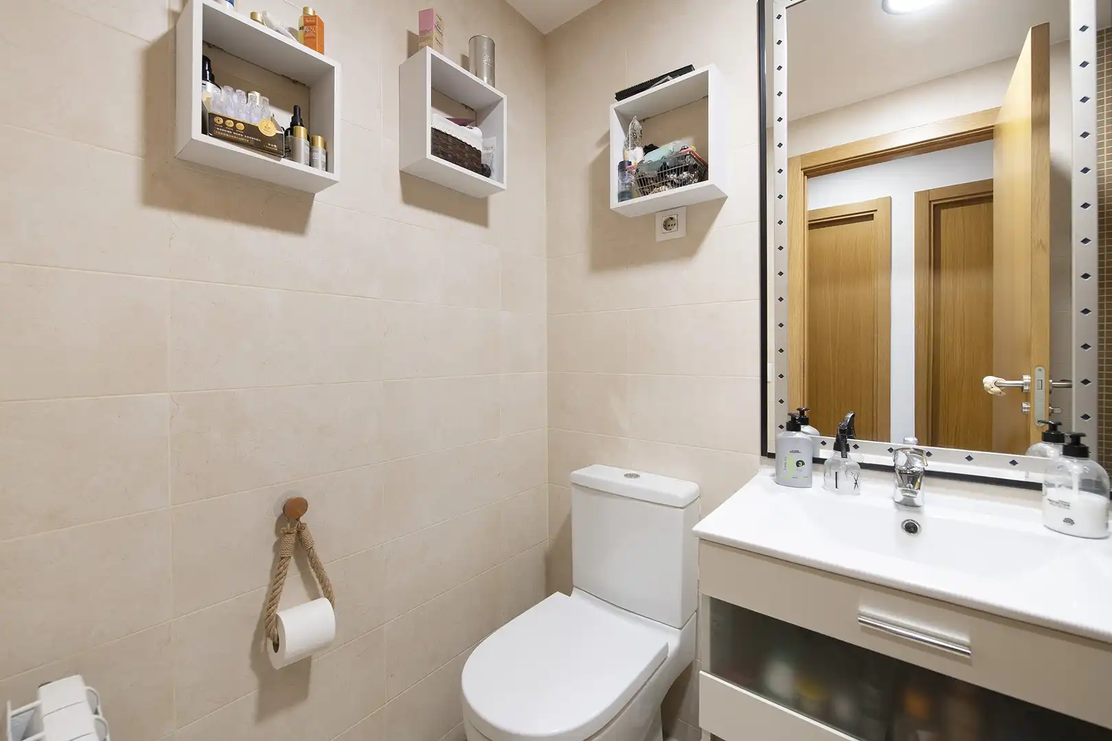 Baño de Piso en venta en Banyoles con Calefacción, Trastero y Balcón