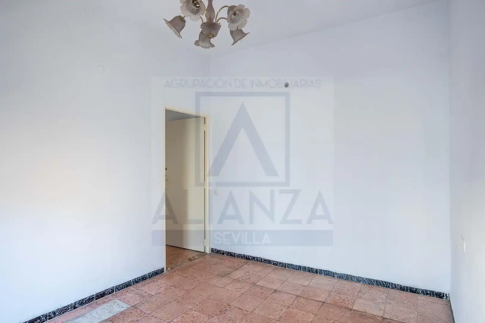 Casa adosada en venda en Camas amb Terrassa