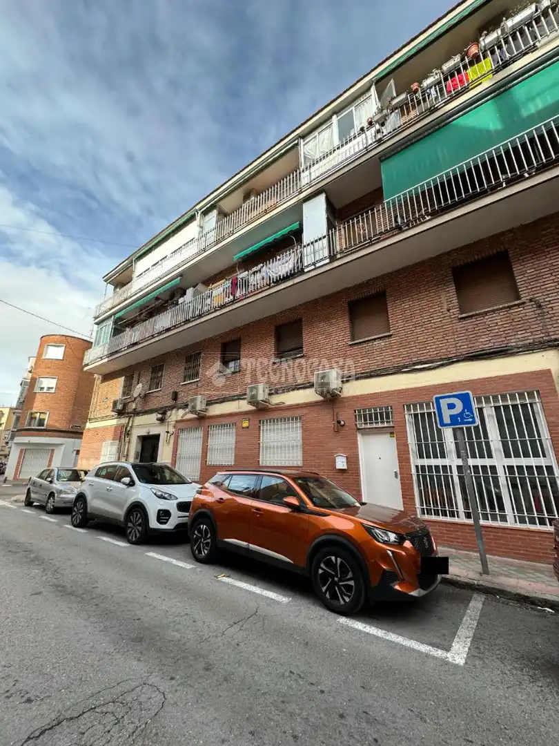 Vista exterior de Piso en venta en Madrid con Calefacción y Terraza