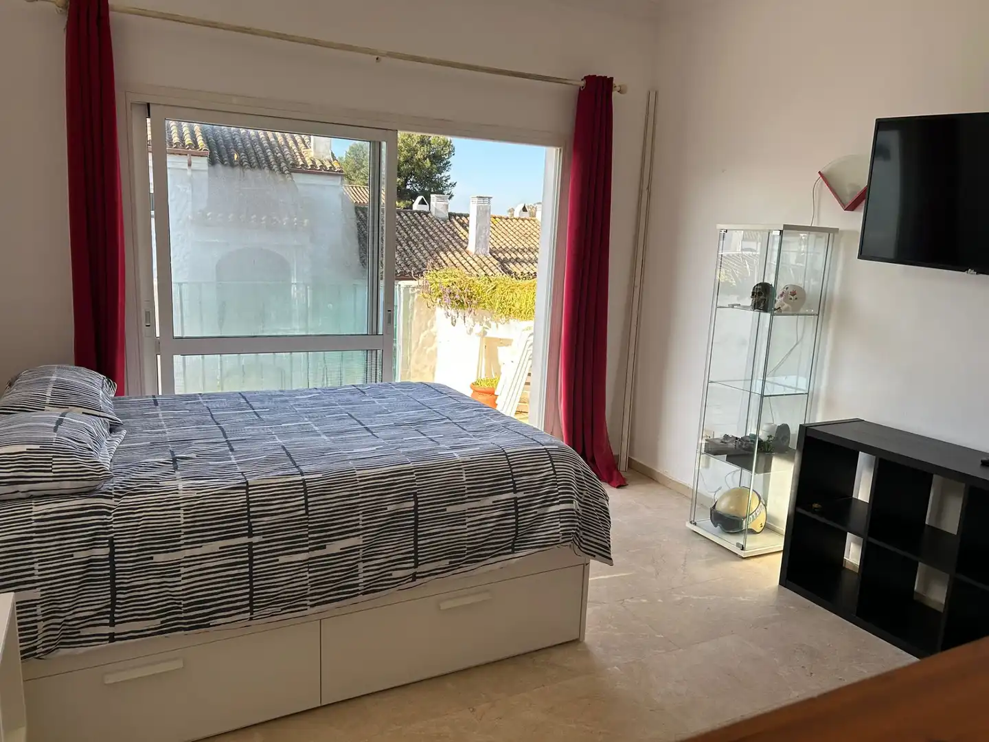 Habitación de Estudio de alquiler en Estepona con Aire acondicionado, Terraza y Amueblado