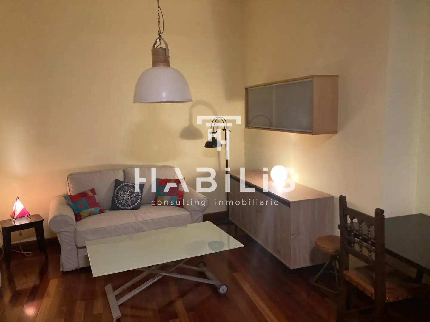 Bedroom of Flat for rent in Toledo  with Air Conditioner, Heating and Furnished