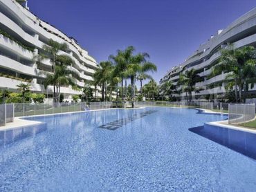 Apartament amb piscina de lloguer a Nueva Andalucía