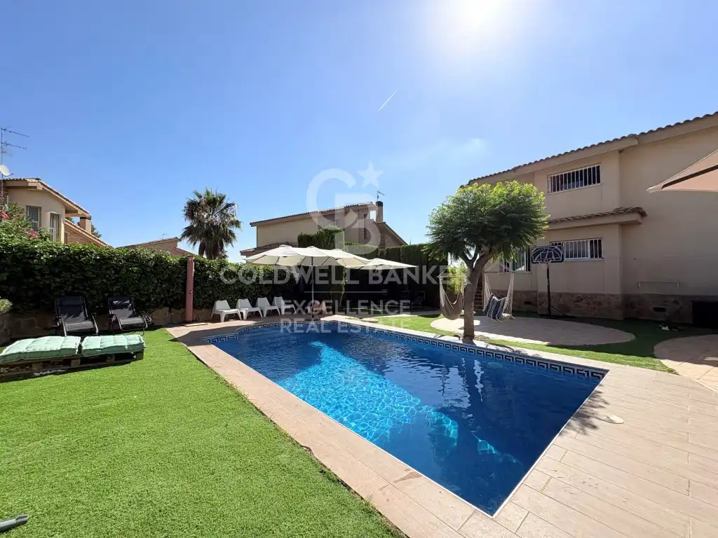 Houses for sale in Calle Goya-La Loma, La Loma