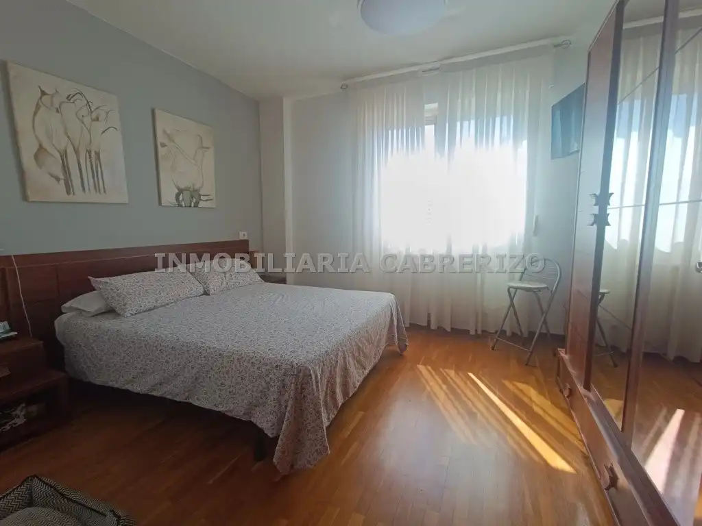 Habitación de Piso en venta en  Logroño con Calefacción, Parquet y Terraza