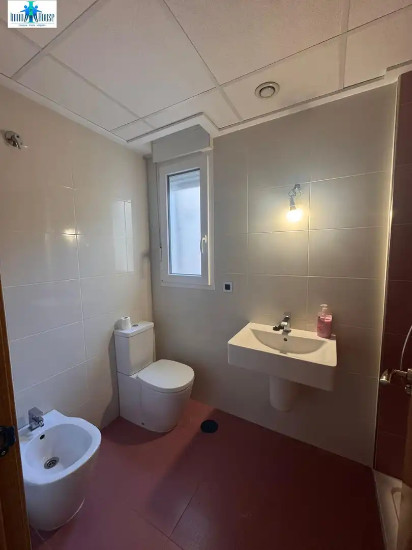 Bathroom of Flat for sale in Albacete  with Air Conditioner, Heating and Storage room