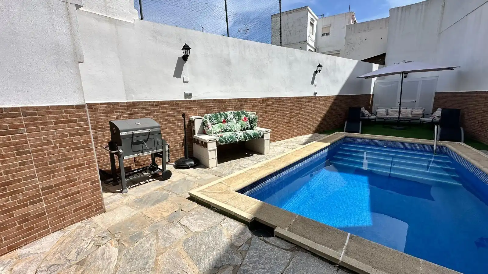 Piscina de Casa adosada en venda en La Línea de la Concepción amb Piscina