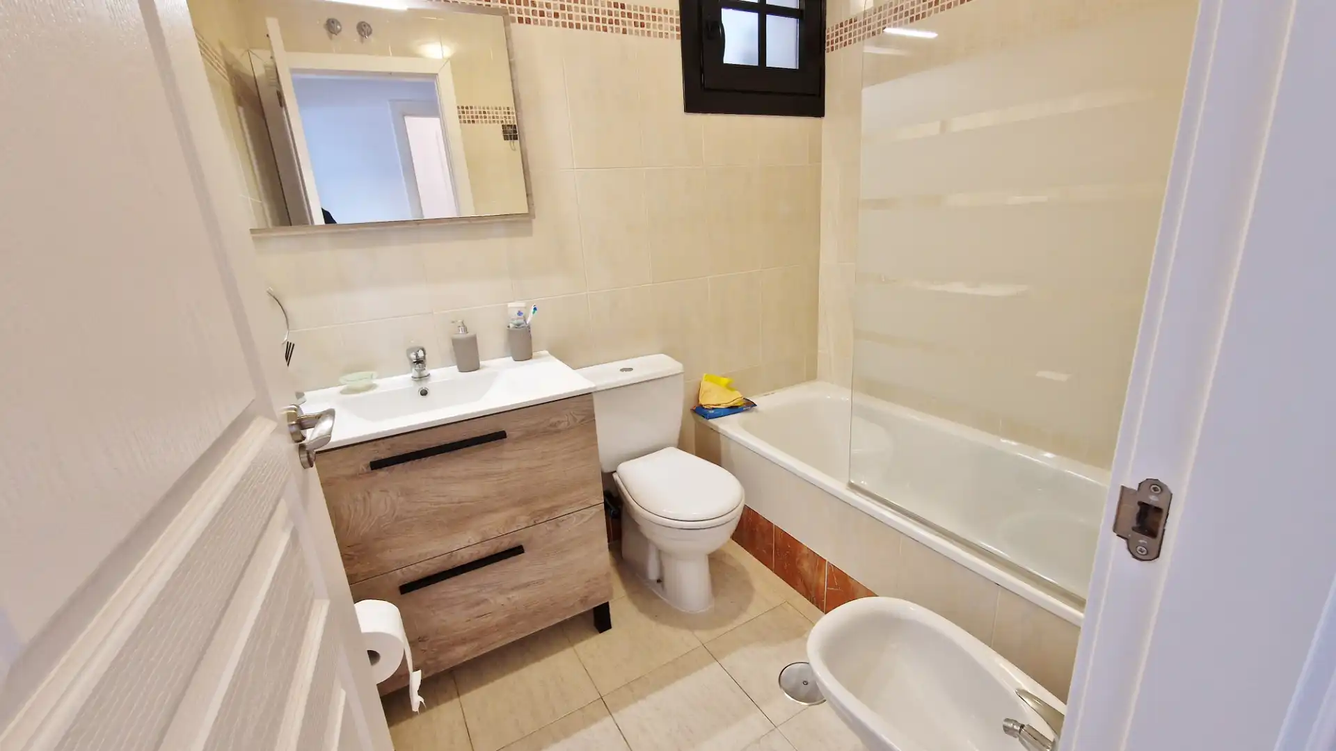 Bany de Apartament en venda en Vélez de Benaudalla amb Moblat, Forn i Rentadora