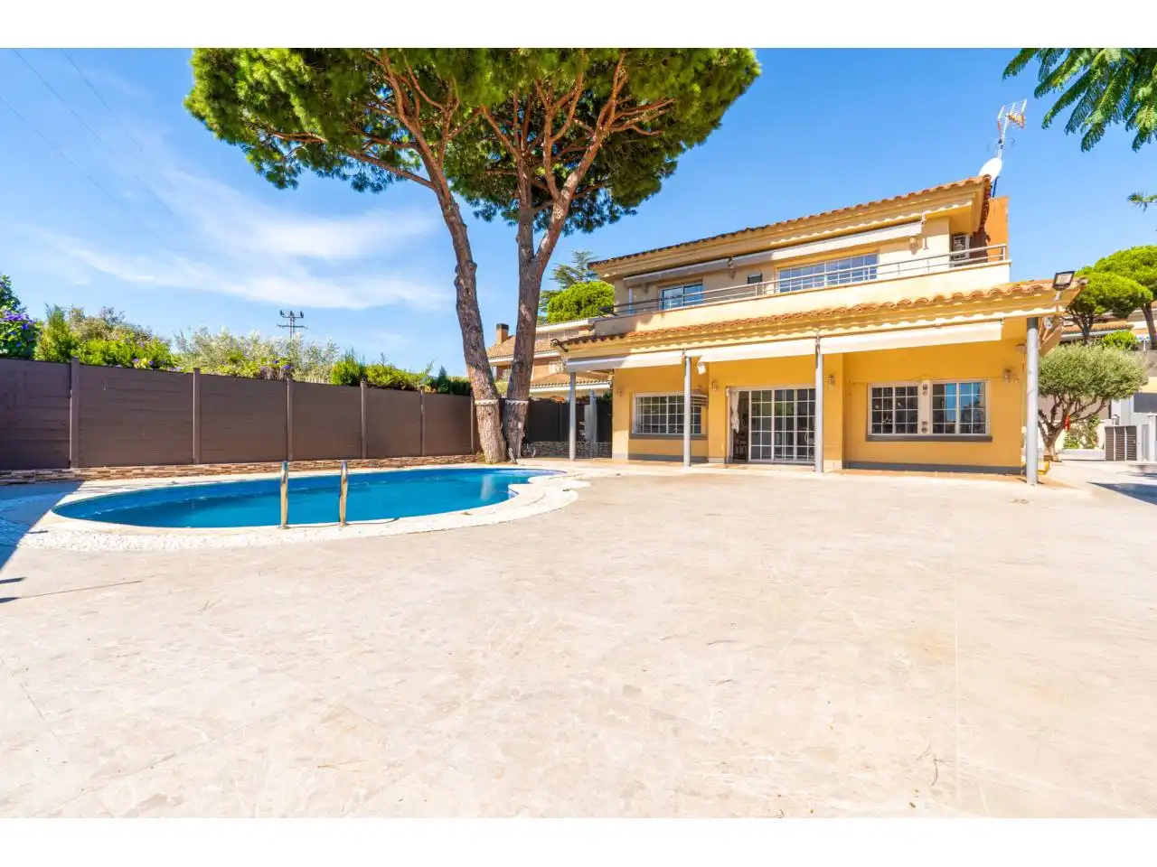 Exterior view of Houses for sale in Cabrils, Barcelona