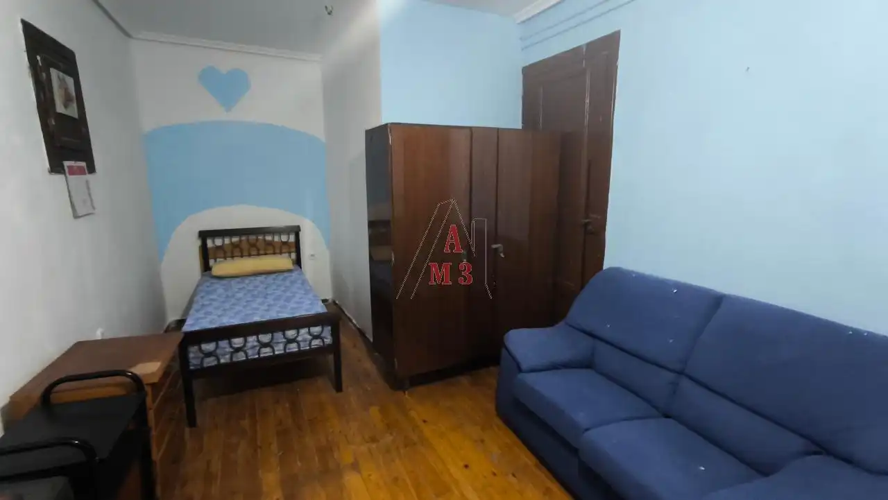 Habitación de Casa o chalet en venta en León Capital  con Calefacción y Trastero