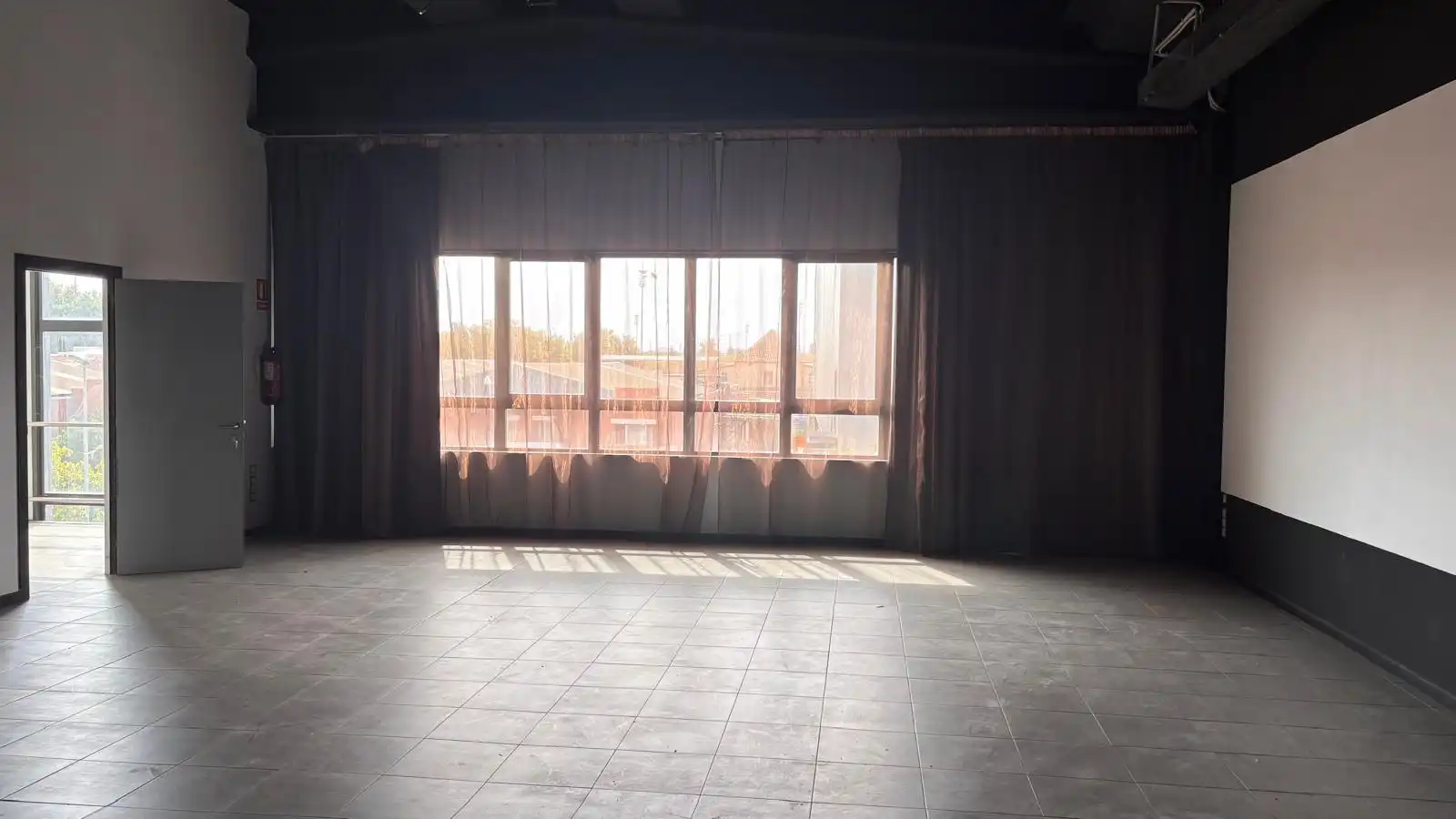 Industrial building with lift to rent in Avinguda del Maresme 64, imagen 14