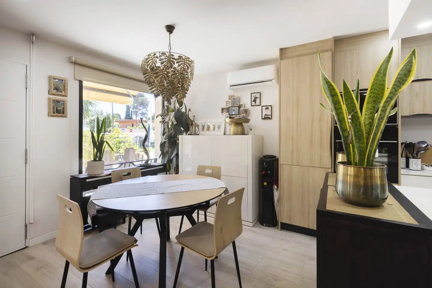 Comedor de Casa adosada en venta en L'Eliana con Aire acondicionado y Jardín privado