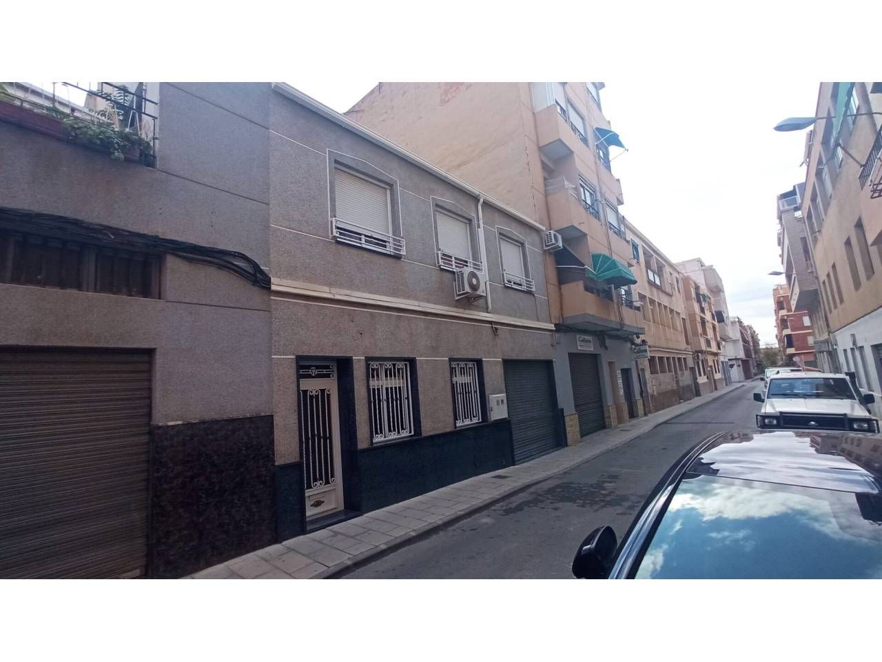 Vista exterior de Casa o xalet en venda en Elda amb Aire condicionat, Terrassa i Moblat