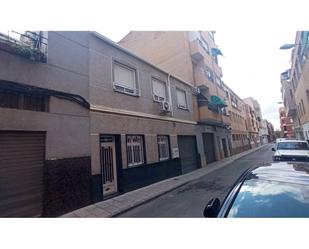 Vista exterior de Casa o xalet en venda en Elda amb Aire condicionat, Terrassa i Moblat