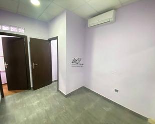 Premises to rent in  Toledo Capital  with Air Conditioner