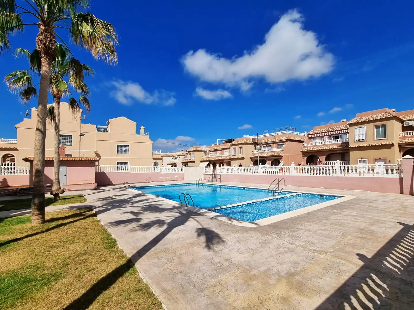 Swimming pool of Houses for rent in Santa Pola  with Air Conditioner, Heating and Private garden