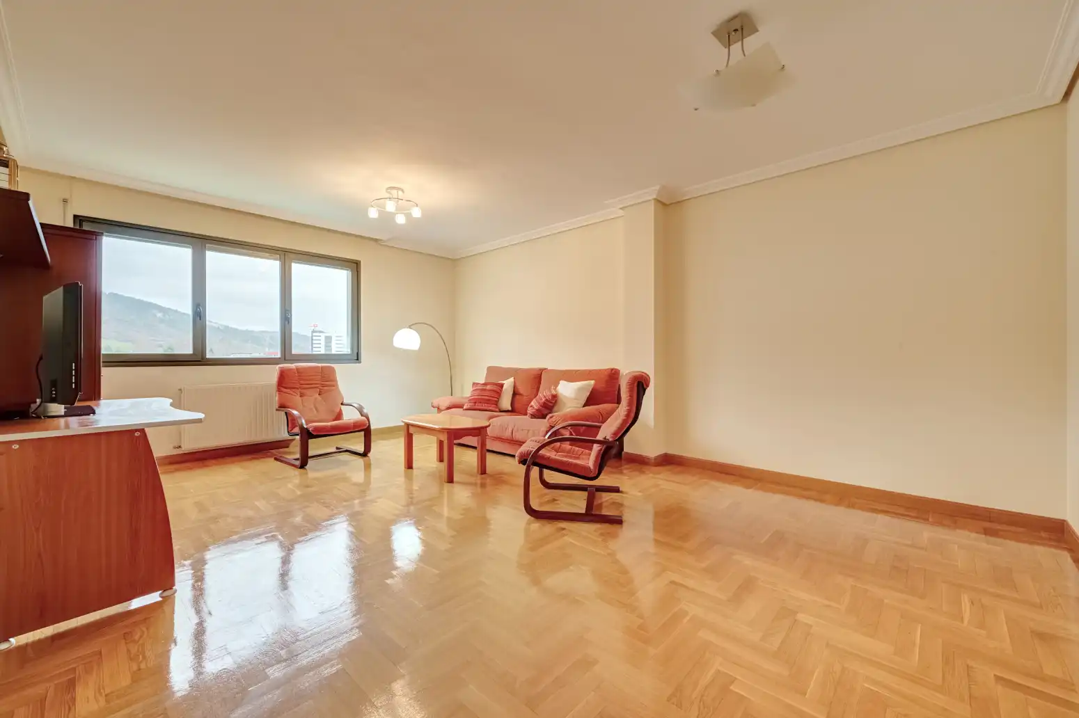 Sala de estar de Piso en venta en Berrioplano / Berriobeiti con Calefacción, Parquet y Trastero
