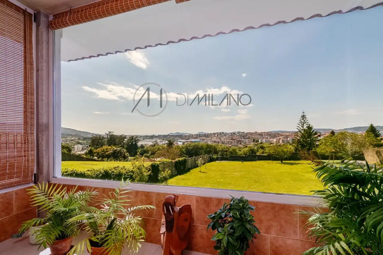 Vista exterior de Casa o chalet en venta en Vigo  con Calefacción, Jardín privado y Parquet