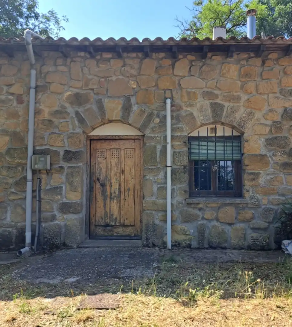 Vista exterior de Finca rústica en venda en Rodezno amb Calefacció, Terrassa i Moblat