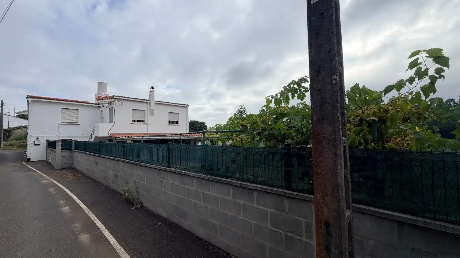 Vista exterior de Casa adosada en venda en Mugardos amb Traster