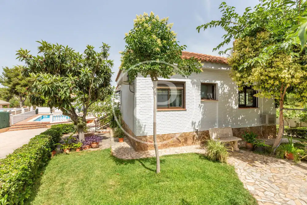 Jardín de Casa o chalet en venta en Chiva con Aire acondicionado, Calefacción y Jardín privado