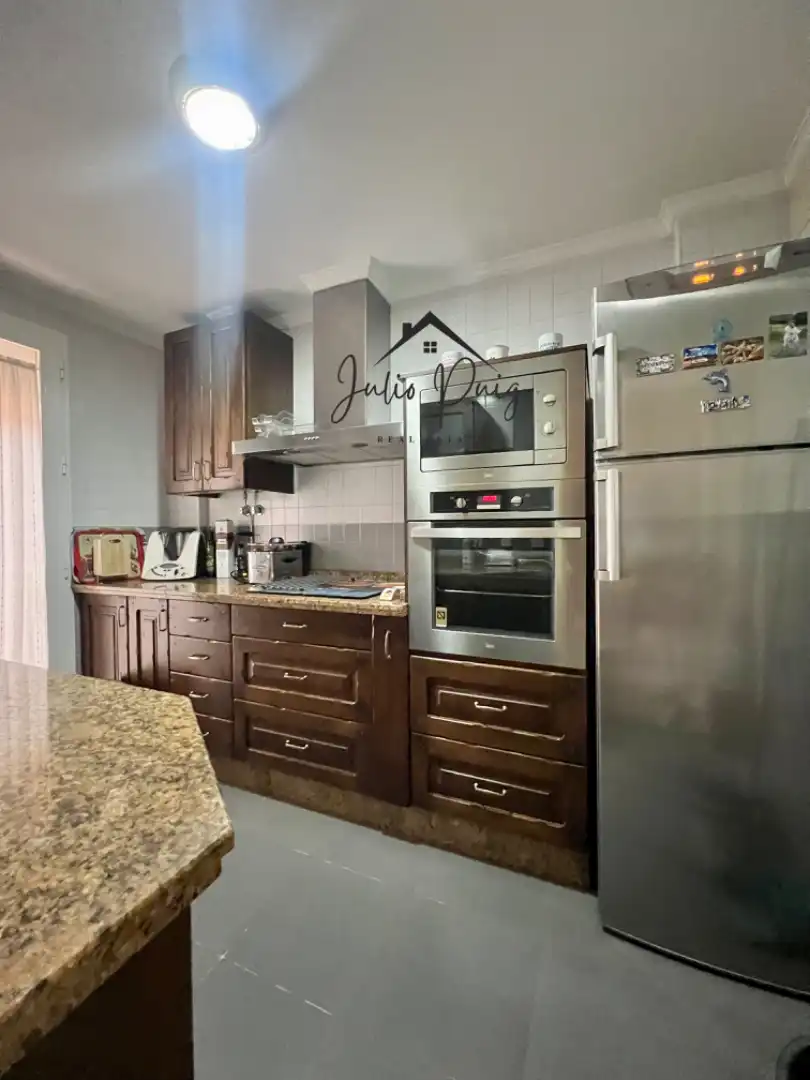 Cuina de Casa o xalet en venda en Coria del Río amb Terrassa, Traster i Moblat