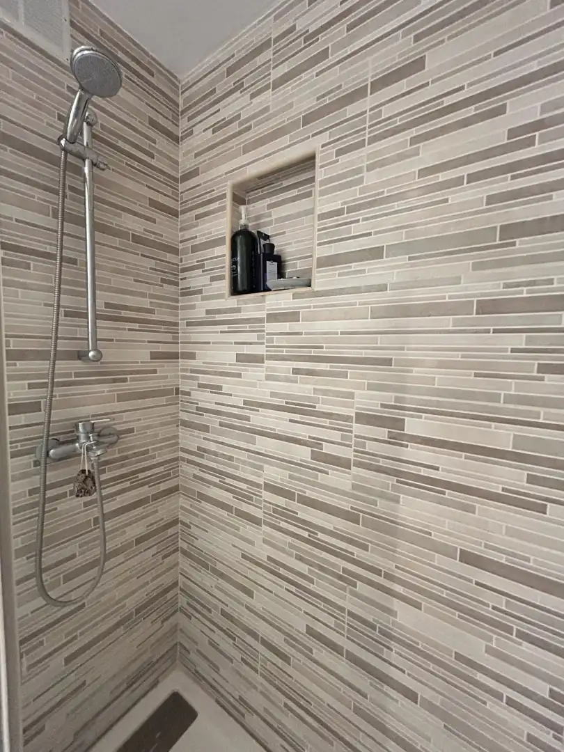 Badezimmer von Wohnung zum Verkauf in El Vendrell mit Heizung, Privatgarten und Parkett