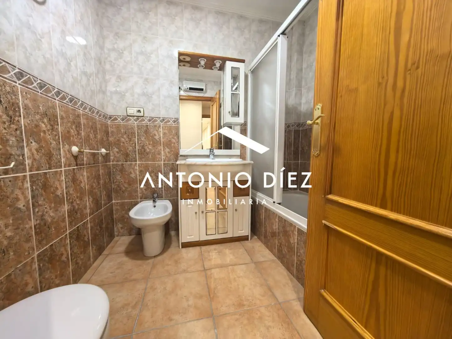 Bathroom of Flat for sale in Aspe  with Air Conditioner, Storage room and Balcony