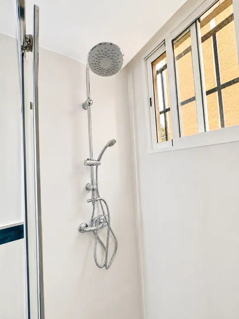 Bathroom of Study for share in Sevilla  with Air Conditioner, Heating and Furnished
