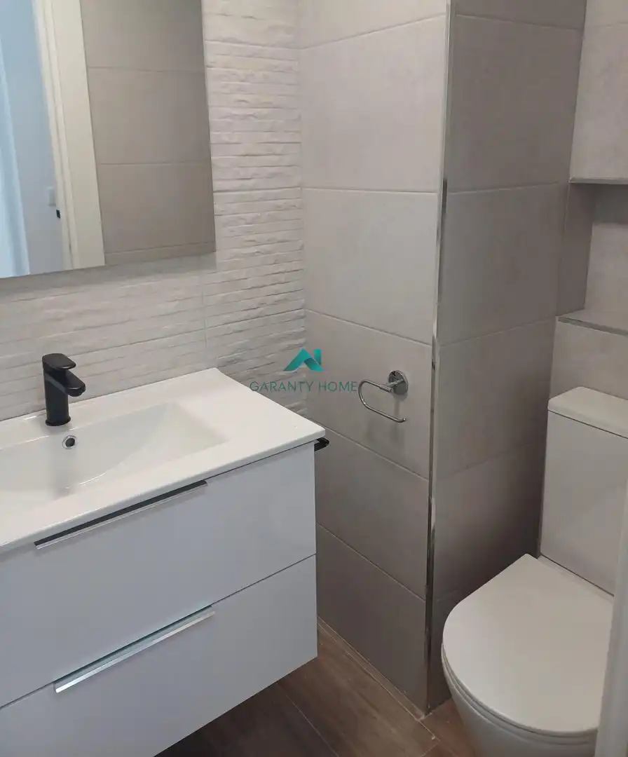 Bany de Pis de lloguer en Jaén amb Terrassa, Moblat i Balcó