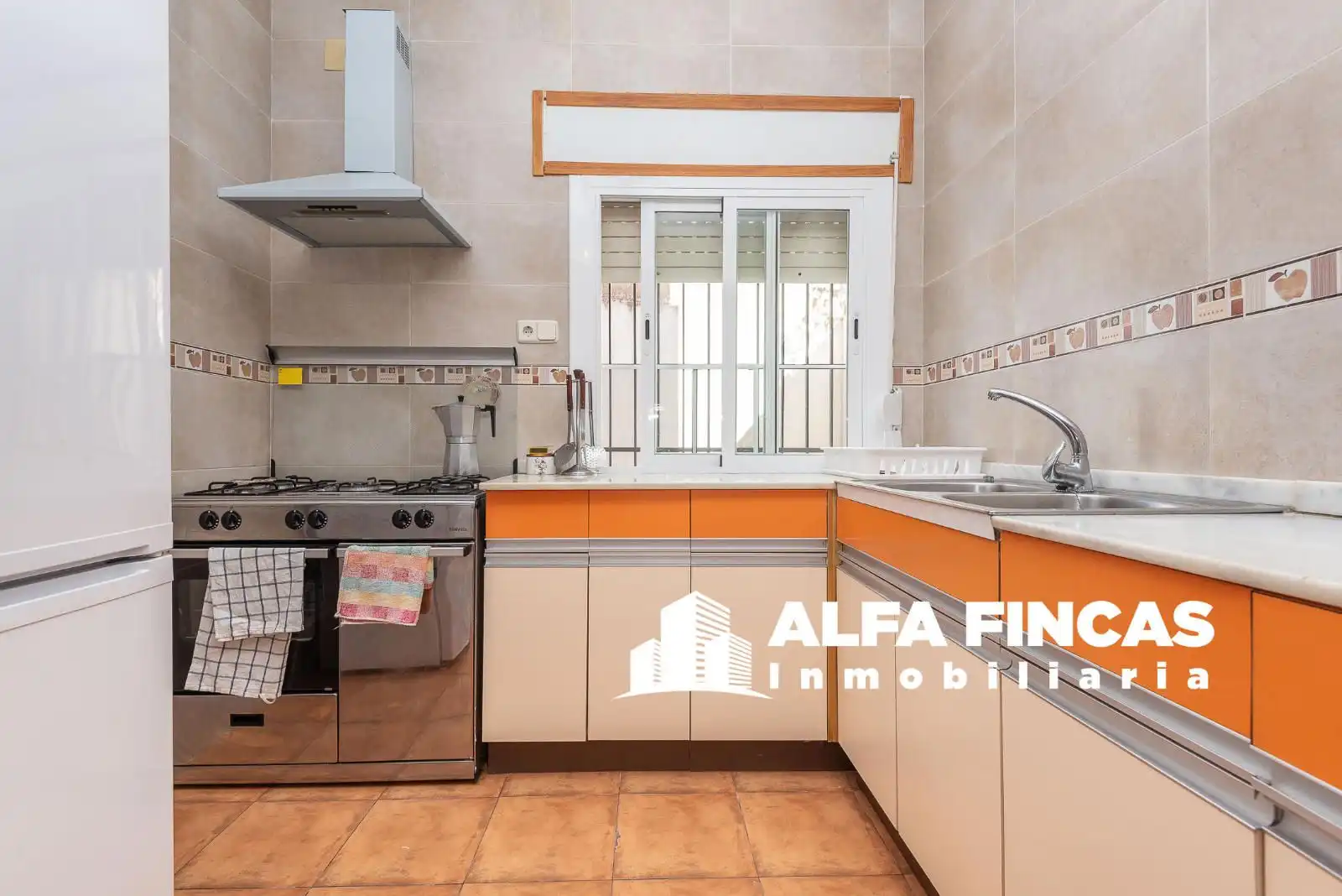 Cuina de Casa o xalet en venda en Tresjuncos amb Jardí privat, Terrassa i Traster