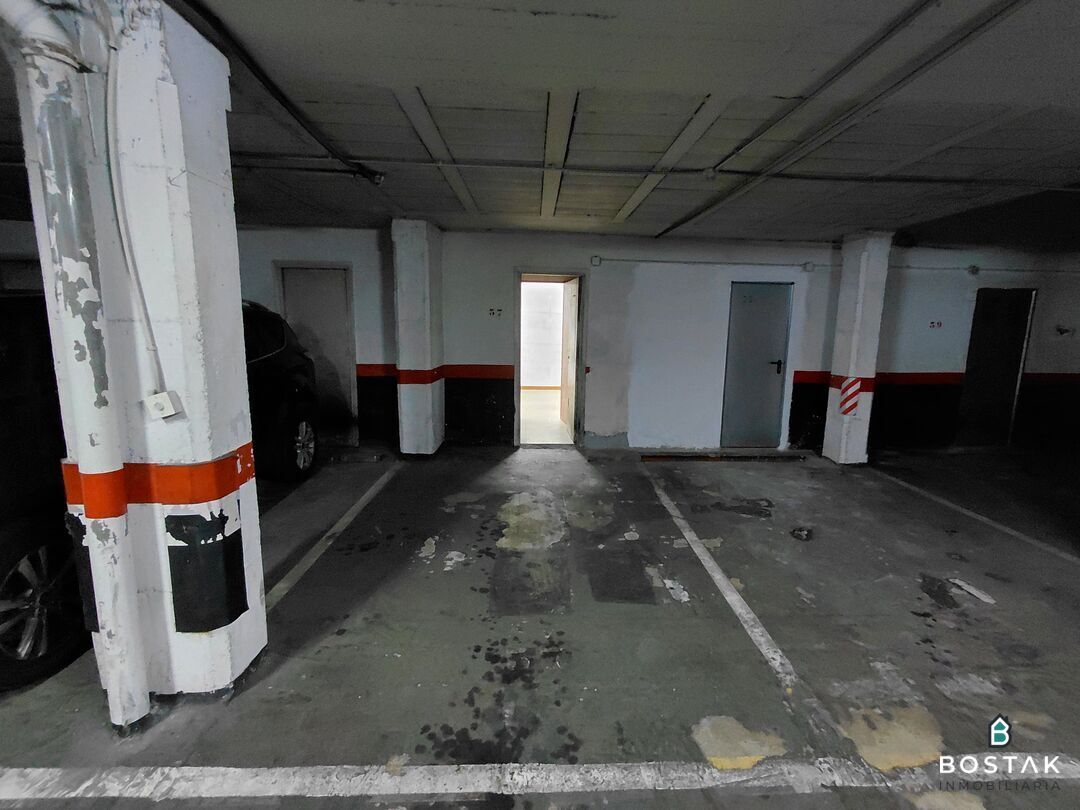 Garatge de lloguer a San Adrián