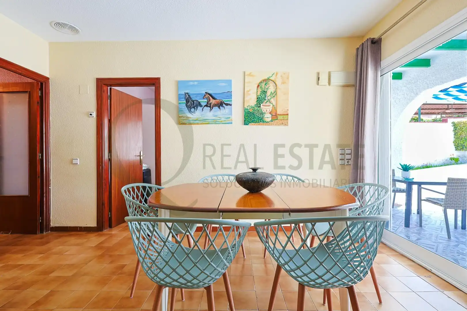 Menjador de Casa o xalet en venda en Elche / Elx amb Jardí privat, Terrassa i Piscina