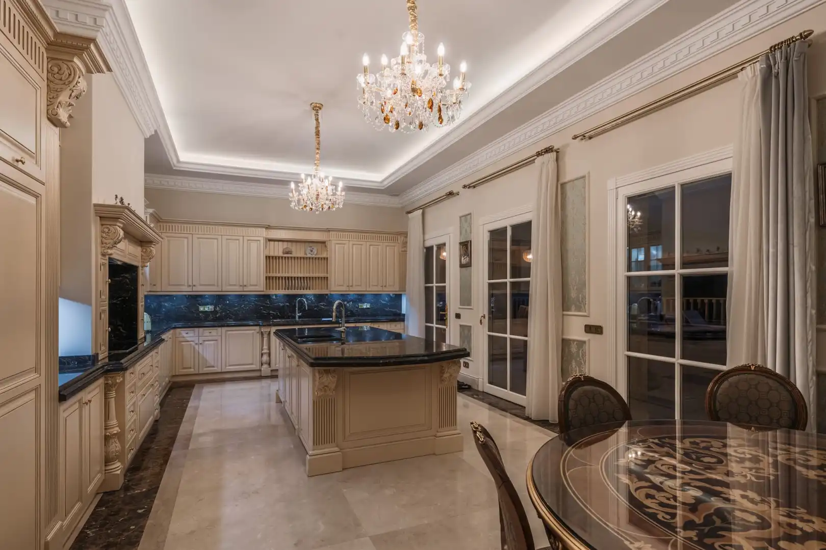 Cocina de Casa o chalet en venta en Marbella con Aire acondicionado, Calefacción y Jardín privado