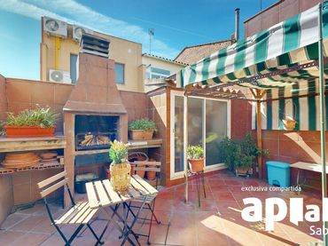 Adosado con balcón en venta en Barri Antic