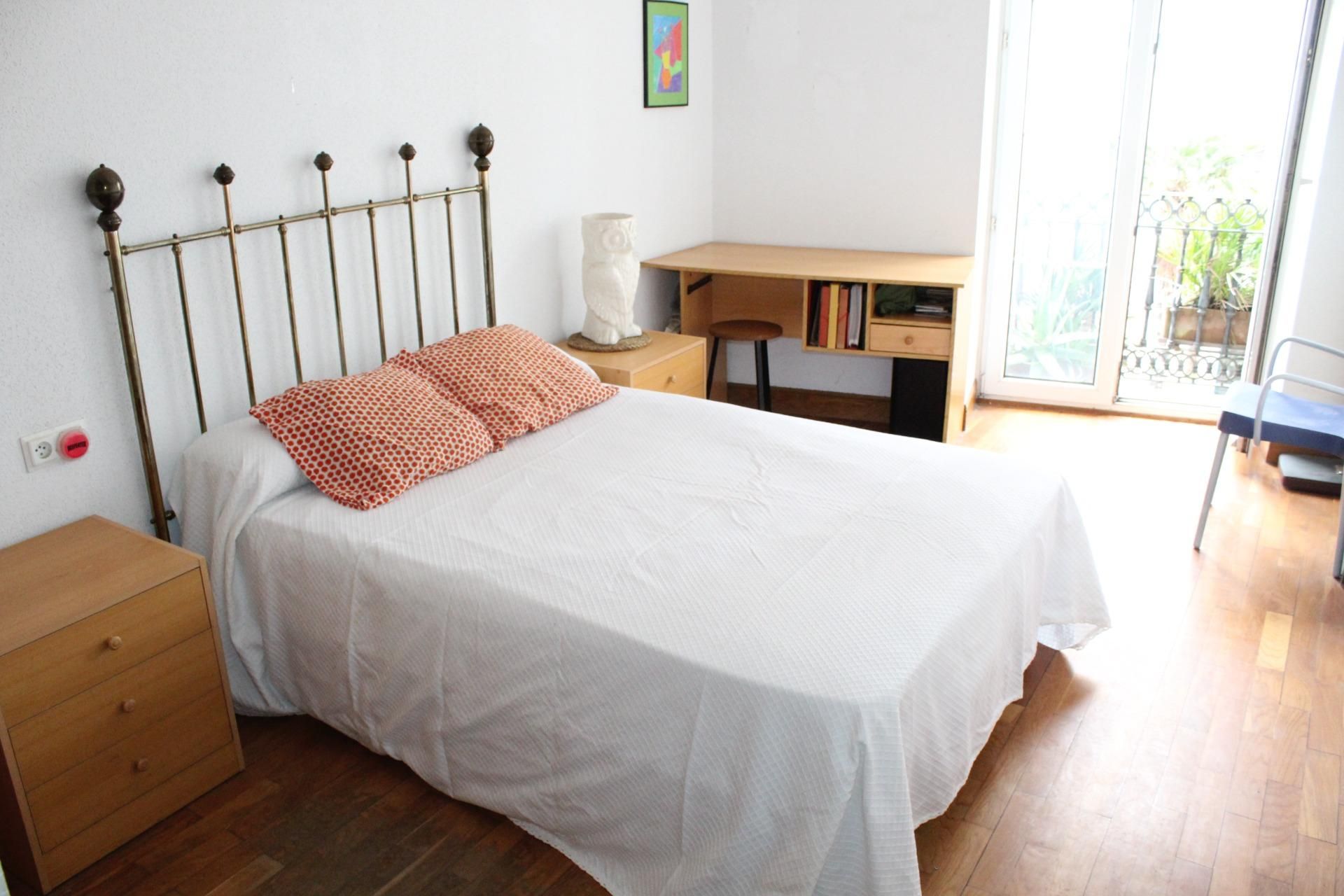 Dormitori de Pis en venda en Donostia - San Sebastián  amb Calefacció i Balcó