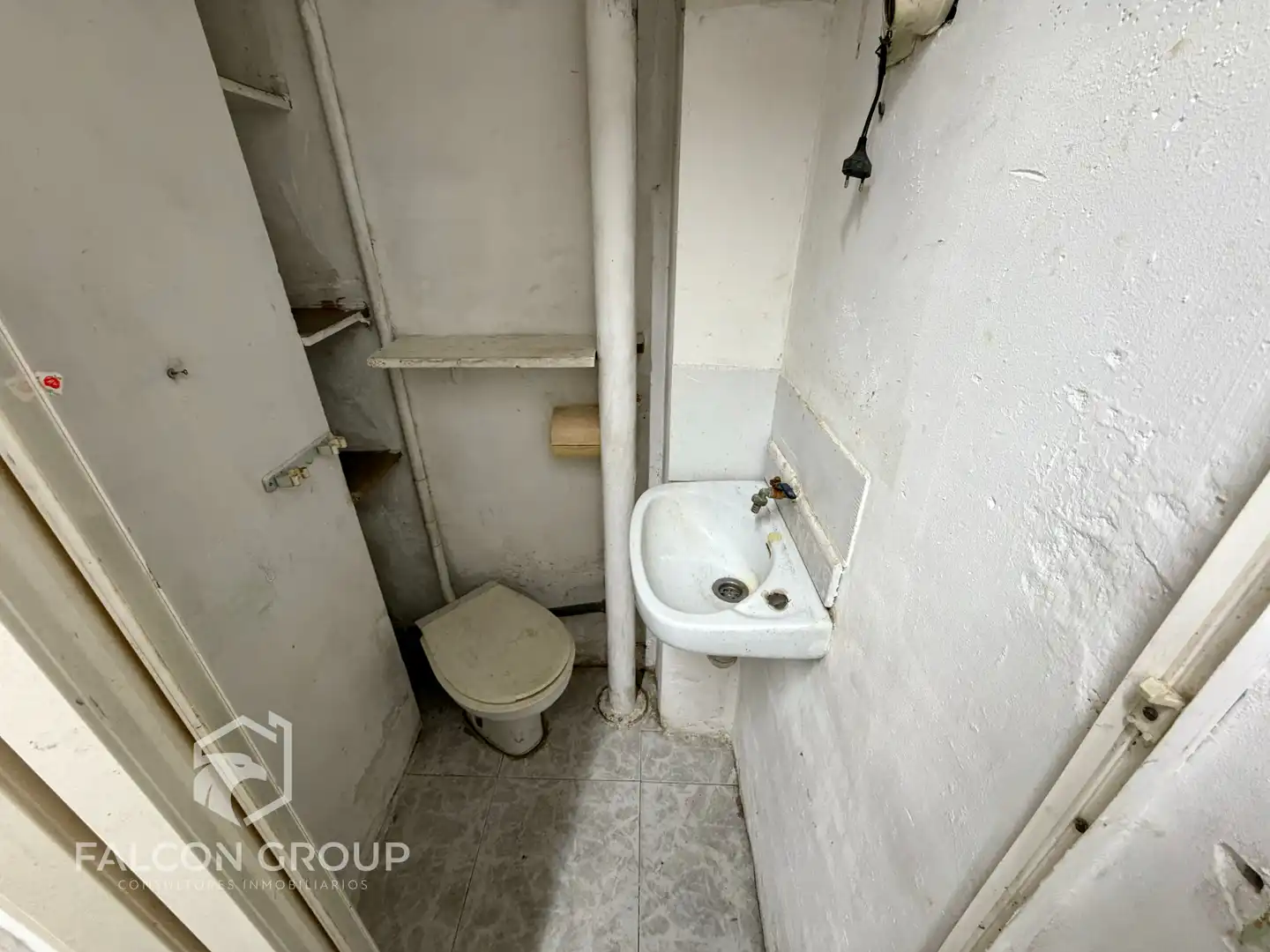 Bathroom of Commercial properties for sale in Vilanova i la Geltrú