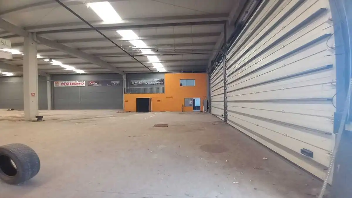Nau industrial en venda en Bailén