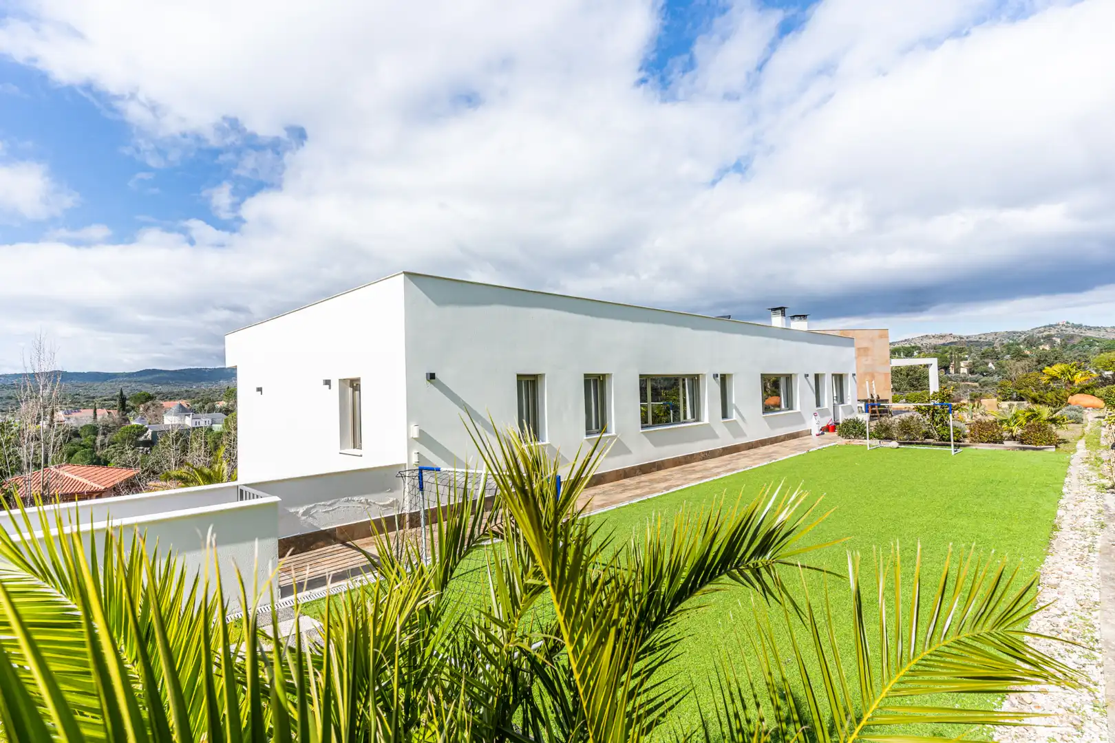 Vista exterior de Casa o xalet en venda en Las Rozas de Madrid amb Aire condicionat, Calefacció i Jardí privat