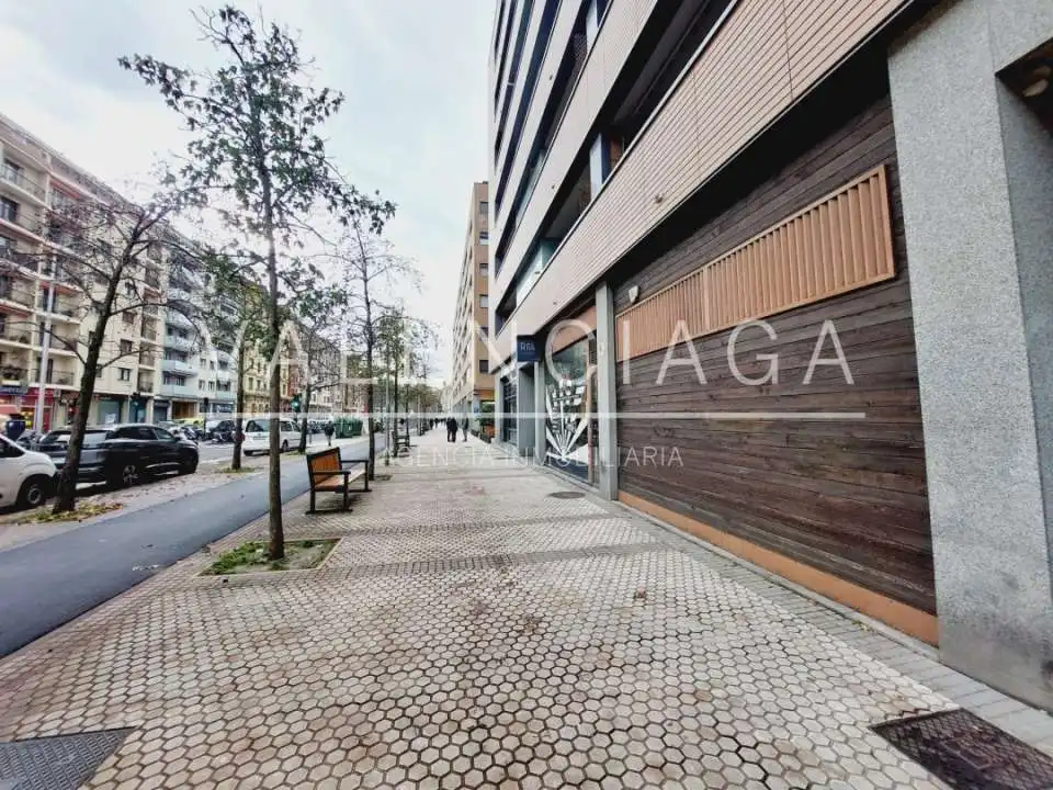Exterior view of Commercial properties for rent in Donostia - San Sebastián   with Air Conditioner