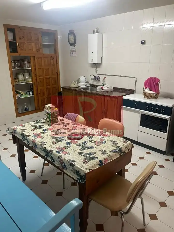 Cuina de Casa o xalet en venda en Valdepolo amb Jardí privat i Parquet