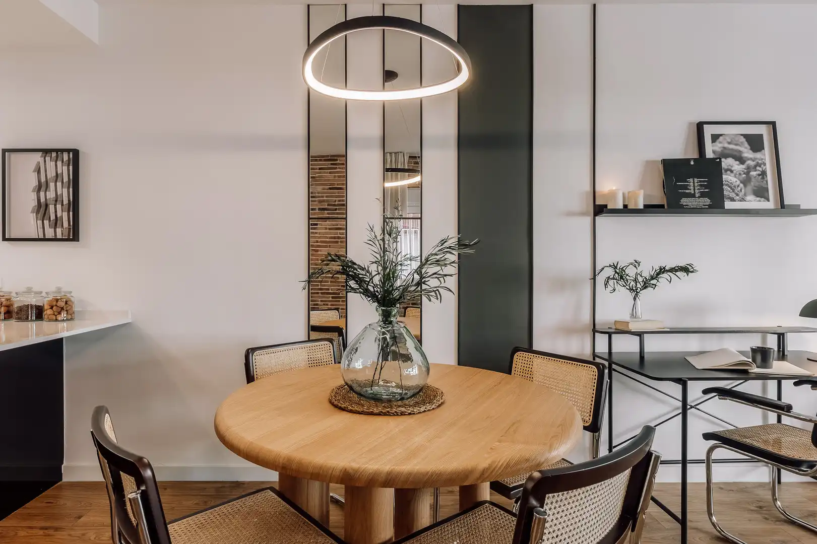 Menjador de Apartament de lloguer en Madrid amb Aire condicionat, Calefacció i Moblat