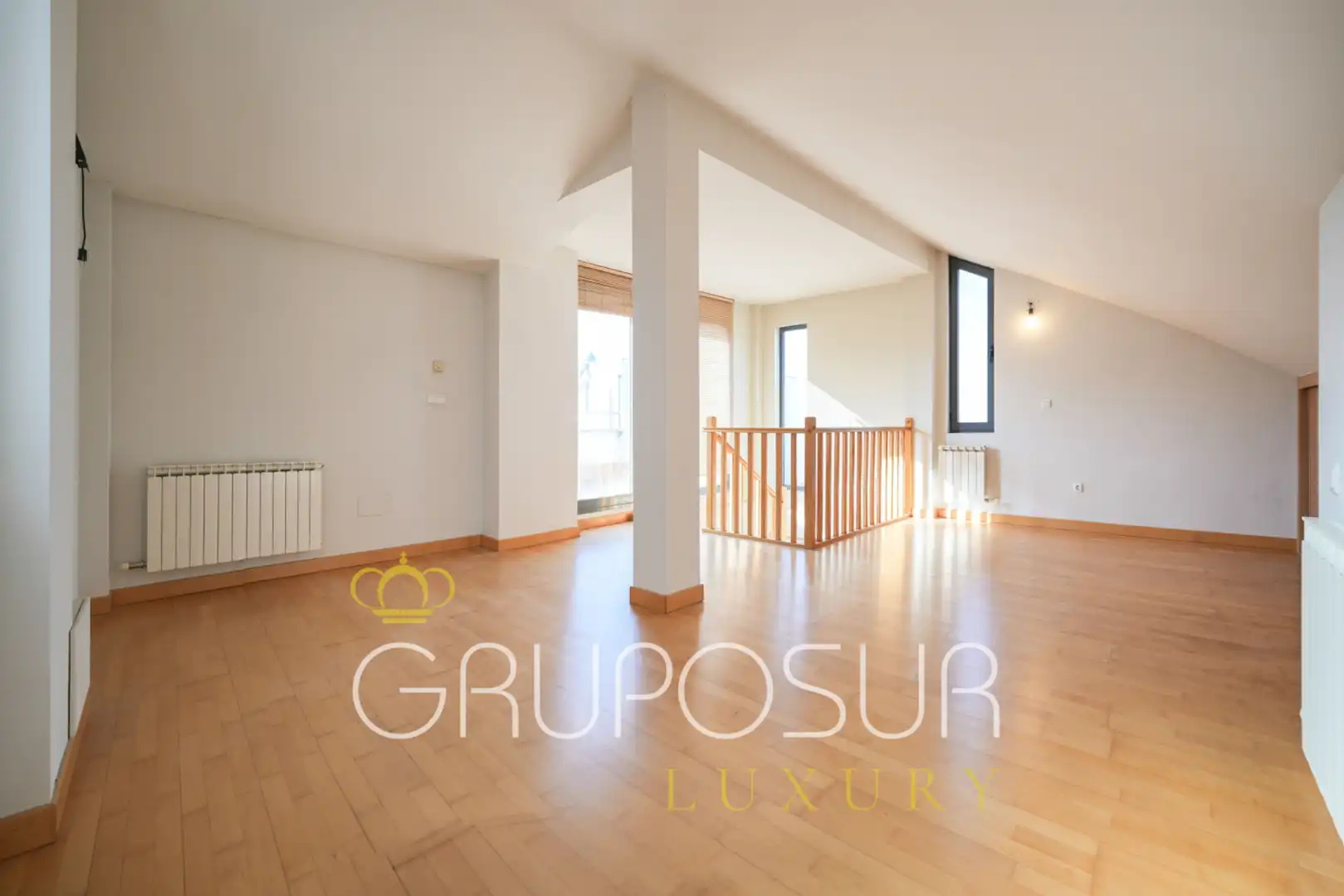 Sala d'estar de Casa adosada en venda en Valladolid amb Calefacció, Jardí privat i Parquet